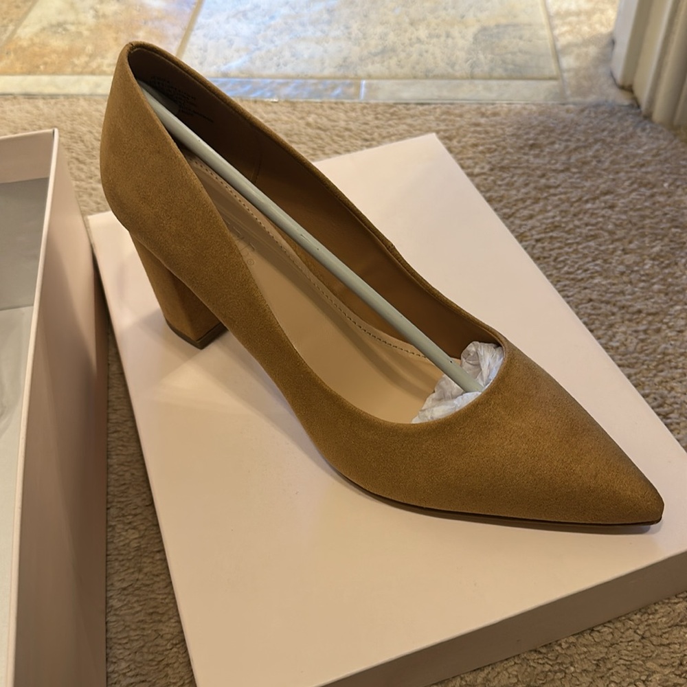 Tan Block Suede Heel Pumps - NIB - Picture 3 of 5